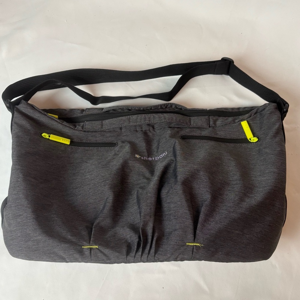 Sherpani Force Wellness Shoulder Bag Pockets Gray Travel Gym Diaper Women’s O/S